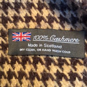 100% Cashmere brown & tan houndstooth design scarf